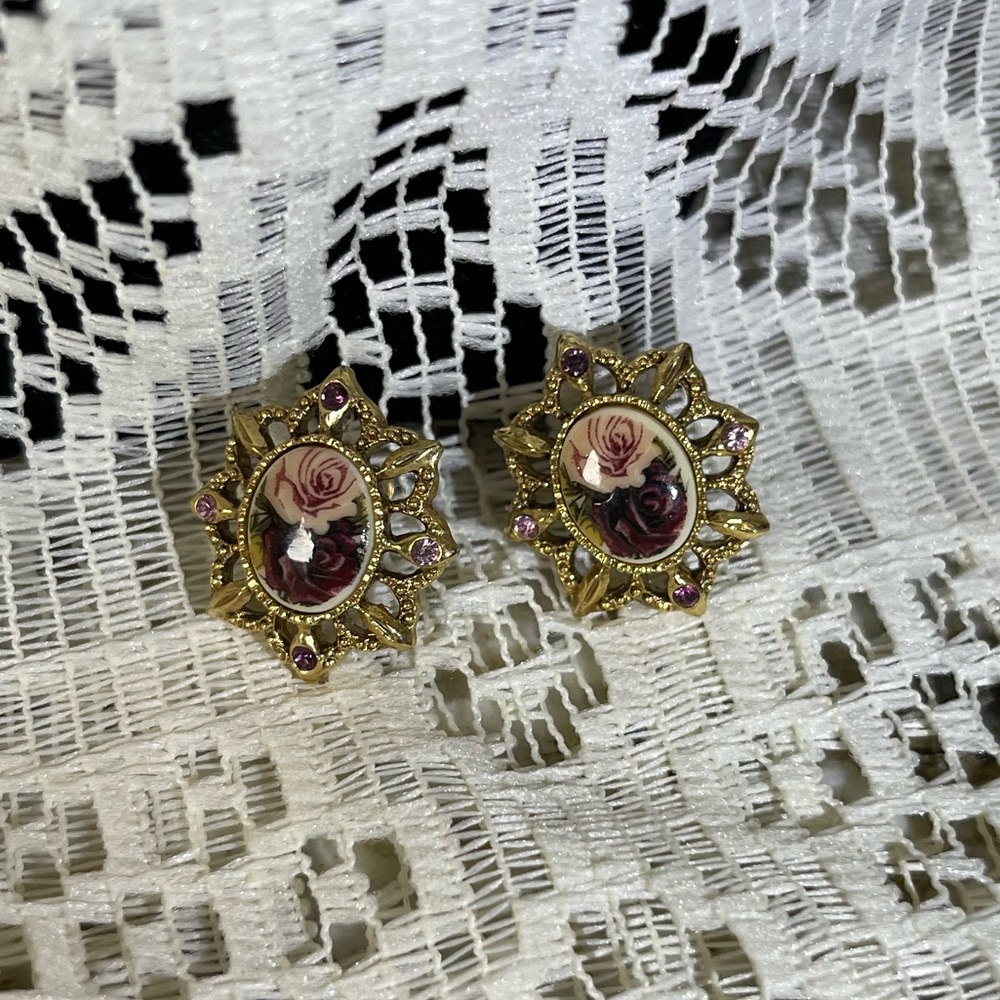 Elegant Gold-tone and Purple Floral Post-Earrings